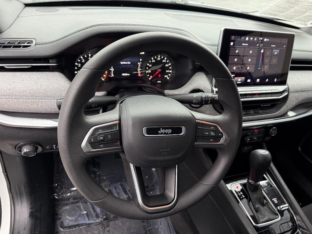 Jeep Compass Vehicle Full-screen Gallery Image 10