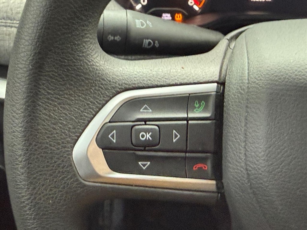 Jeep Compass Vehicle Full-screen Gallery Image 12