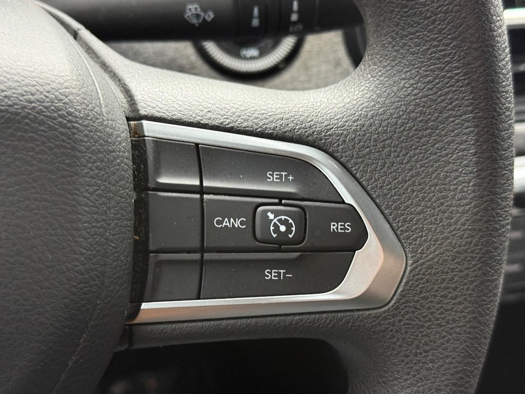 Jeep Compass Vehicle Full-screen Gallery Image 13