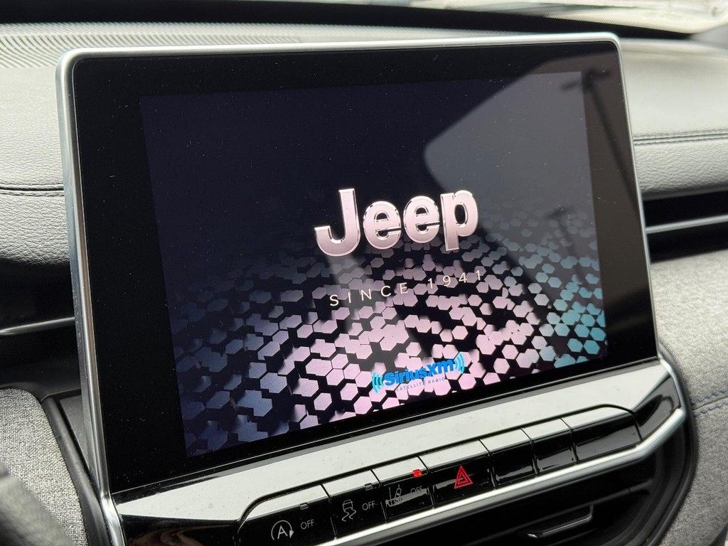 Jeep Compass Vehicle Full-screen Gallery Image 15
