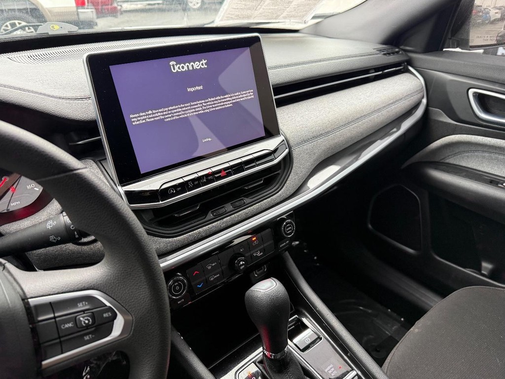 Jeep Compass Vehicle Full-screen Gallery Image 17