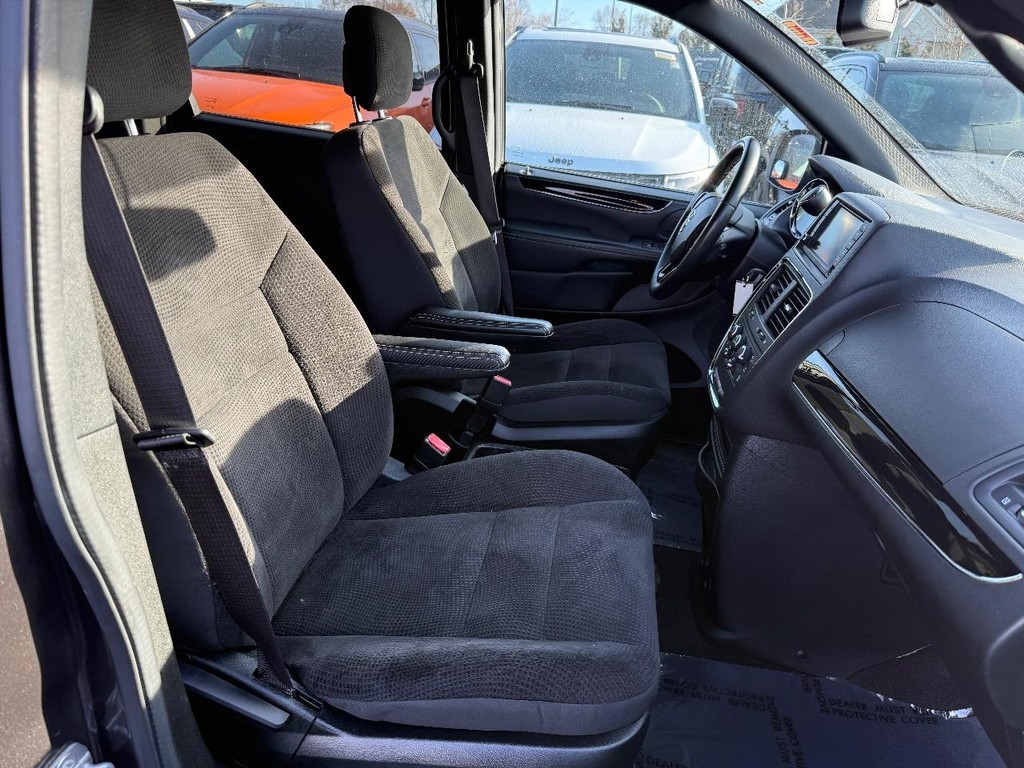 Dodge Grand Caravan Vehicle Full-screen Gallery Image 06