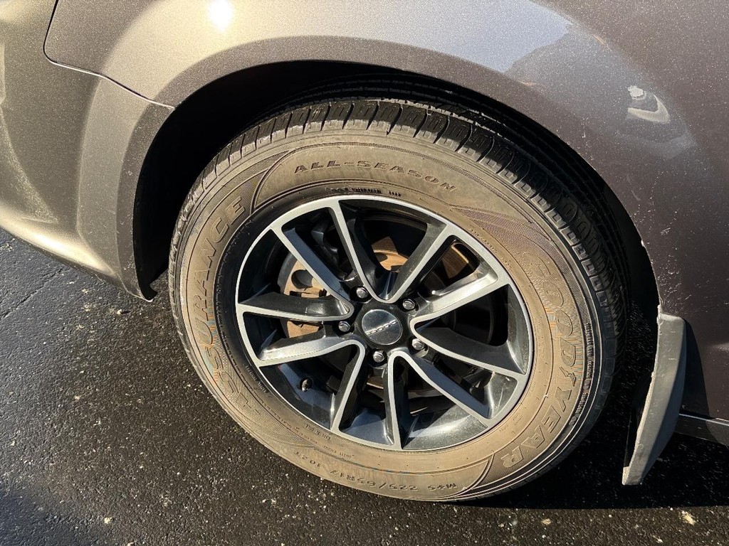 Dodge Grand Caravan Vehicle Full-screen Gallery Image 10