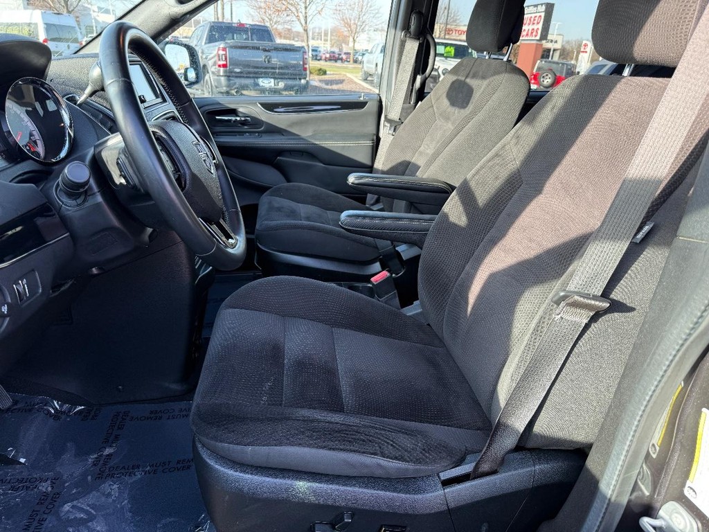 Dodge Grand Caravan Vehicle Full-screen Gallery Image 11