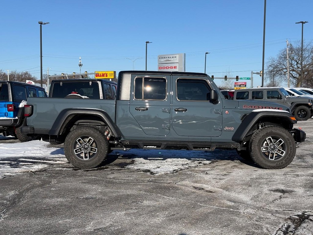 Jeep Gladiator Vehicle Full-screen Gallery Image 02