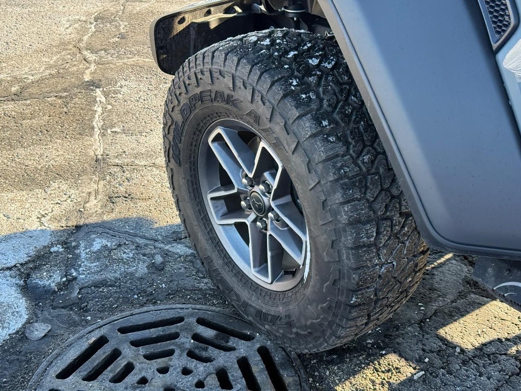 Jeep Gladiator Vehicle Full-screen Gallery Image 04