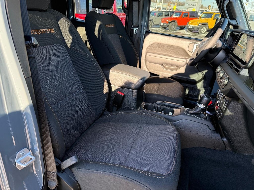 Jeep Gladiator Vehicle Full-screen Gallery Image 05