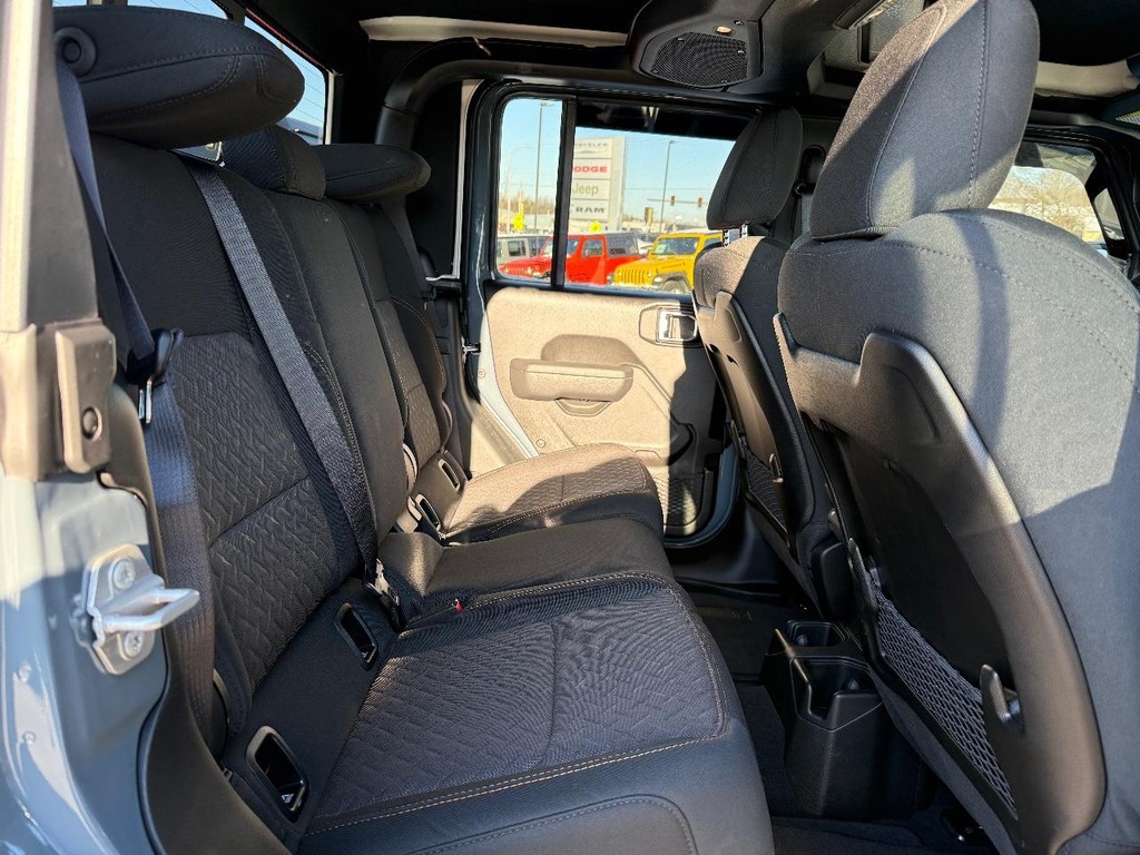 Jeep Gladiator Vehicle Full-screen Gallery Image 06