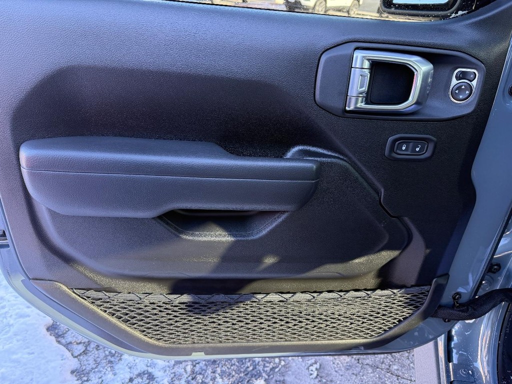 Jeep Gladiator Vehicle Full-screen Gallery Image 11