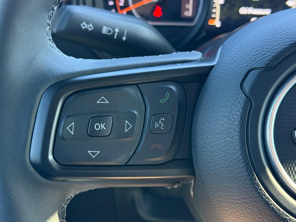 Jeep Gladiator Vehicle Full-screen Gallery Image 12