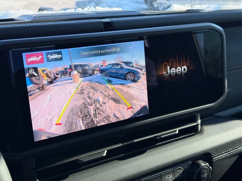 Jeep Gladiator Vehicle Full-screen Gallery Image 16