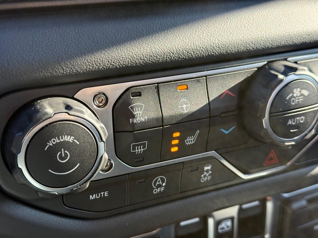 Jeep Gladiator Vehicle Full-screen Gallery Image 21