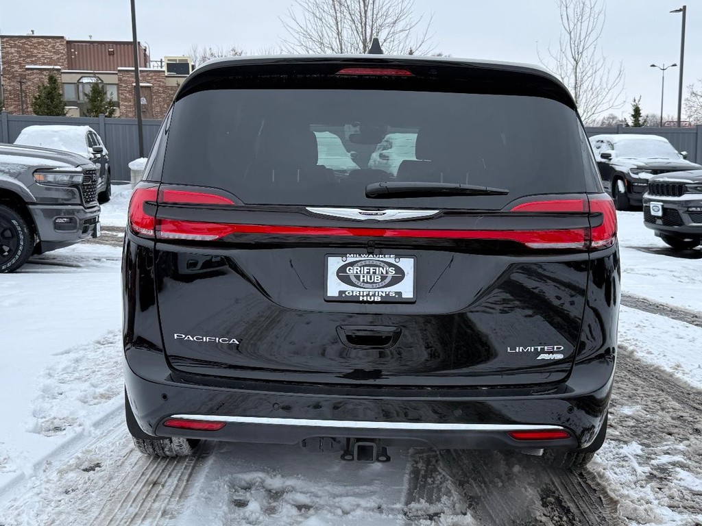 Chrysler Pacifica Vehicle Full-screen Gallery Image 04