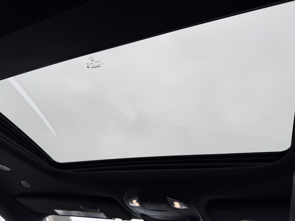 Chrysler Pacifica Vehicle Full-screen Gallery Image 11