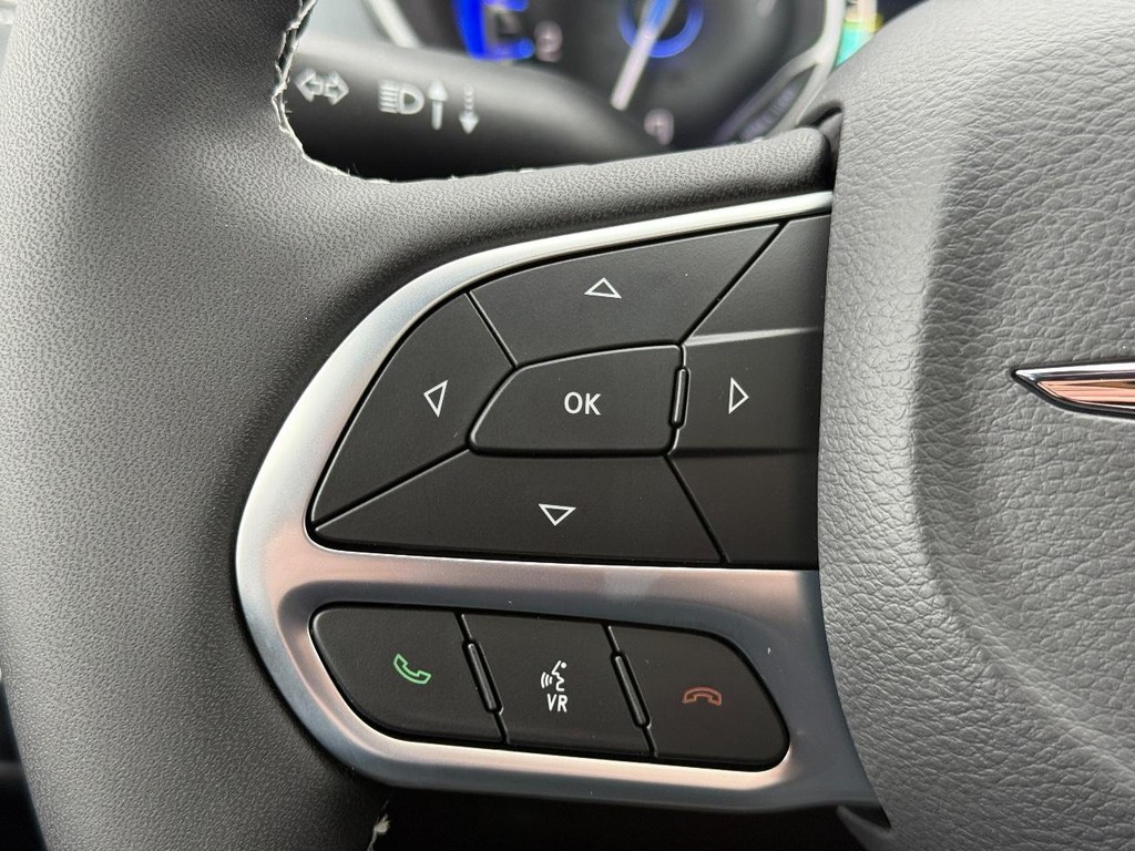 Chrysler Pacifica Vehicle Full-screen Gallery Image 15