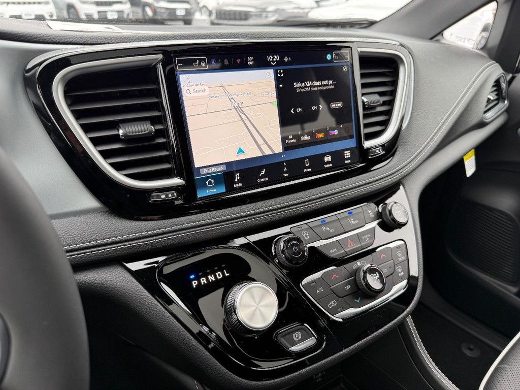 Chrysler Pacifica Vehicle Full-screen Gallery Image 20