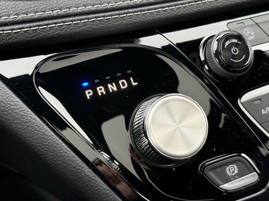 Chrysler Pacifica Vehicle Full-screen Gallery Image 21