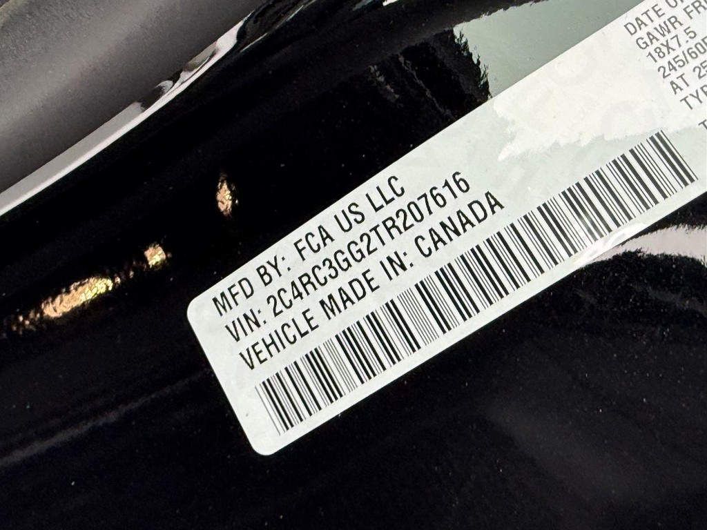 Chrysler Pacifica Vehicle Full-screen Gallery Image 25