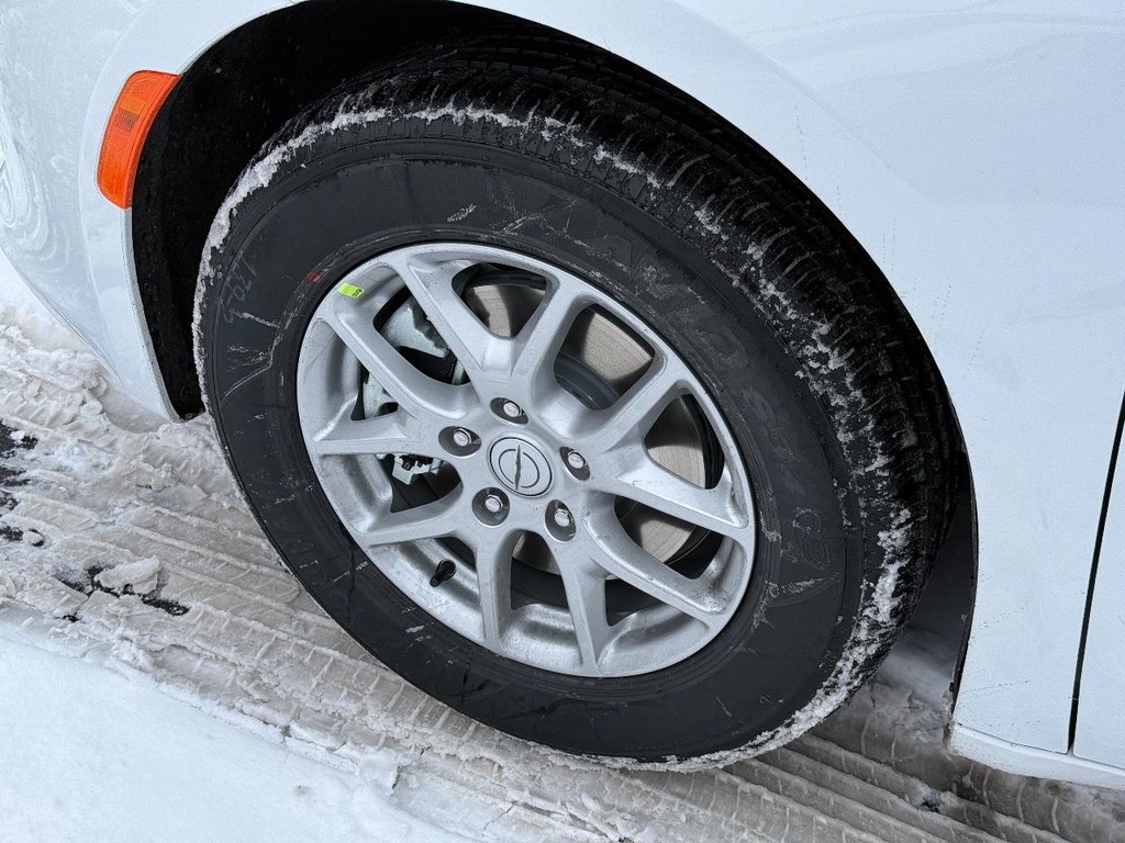 Chrysler Voyager Vehicle Full-screen Gallery Image 06