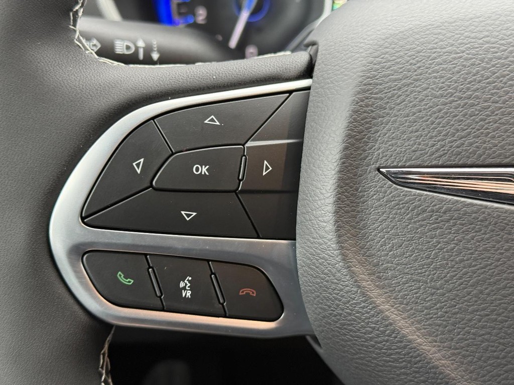 Chrysler Voyager Vehicle Full-screen Gallery Image 15