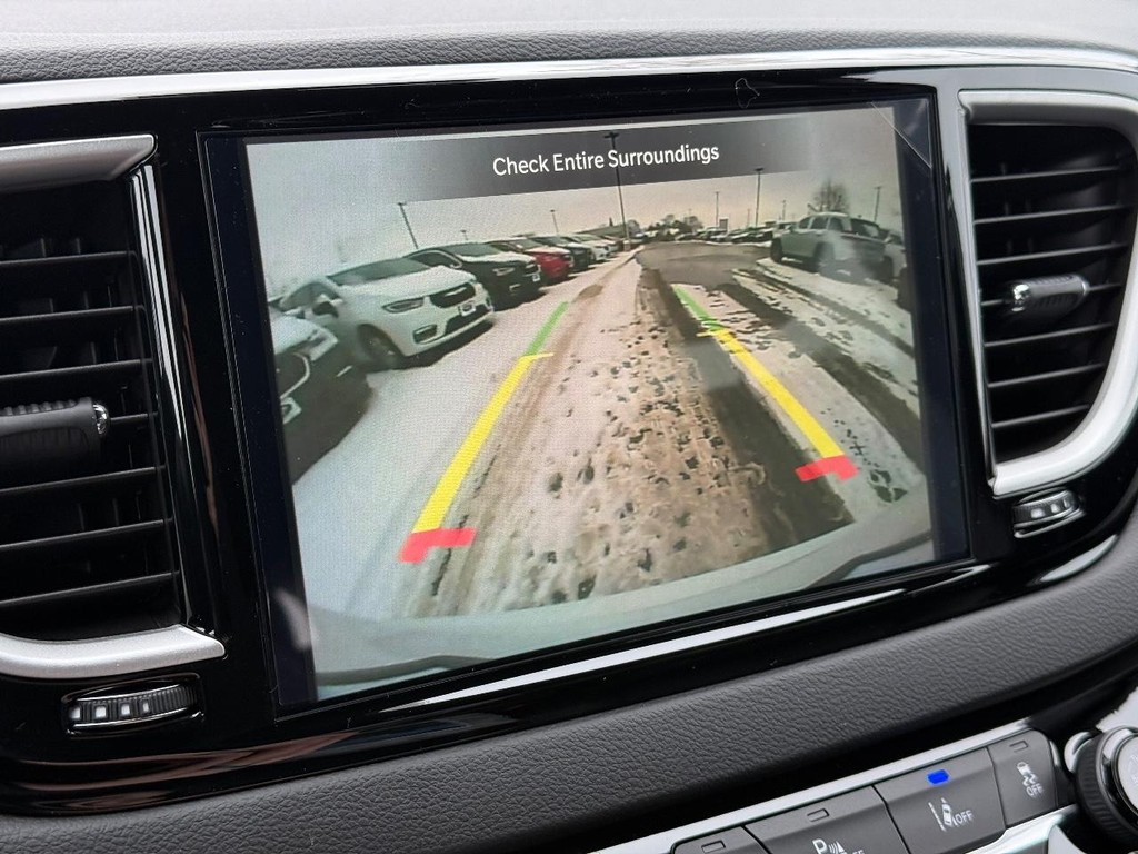 Chrysler Voyager Vehicle Full-screen Gallery Image 19