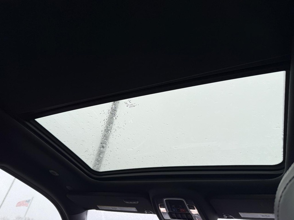 Ram 1500 Vehicle Full-screen Gallery Image 09