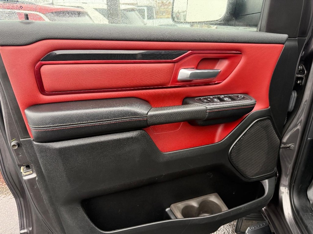 Ram 1500 Vehicle Full-screen Gallery Image 12