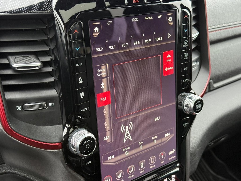 Ram 1500 Vehicle Full-screen Gallery Image 18