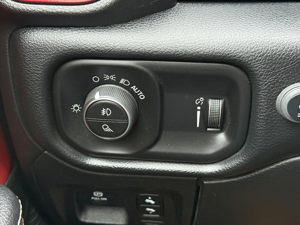 Ram 1500 Vehicle Full-screen Gallery Image 24