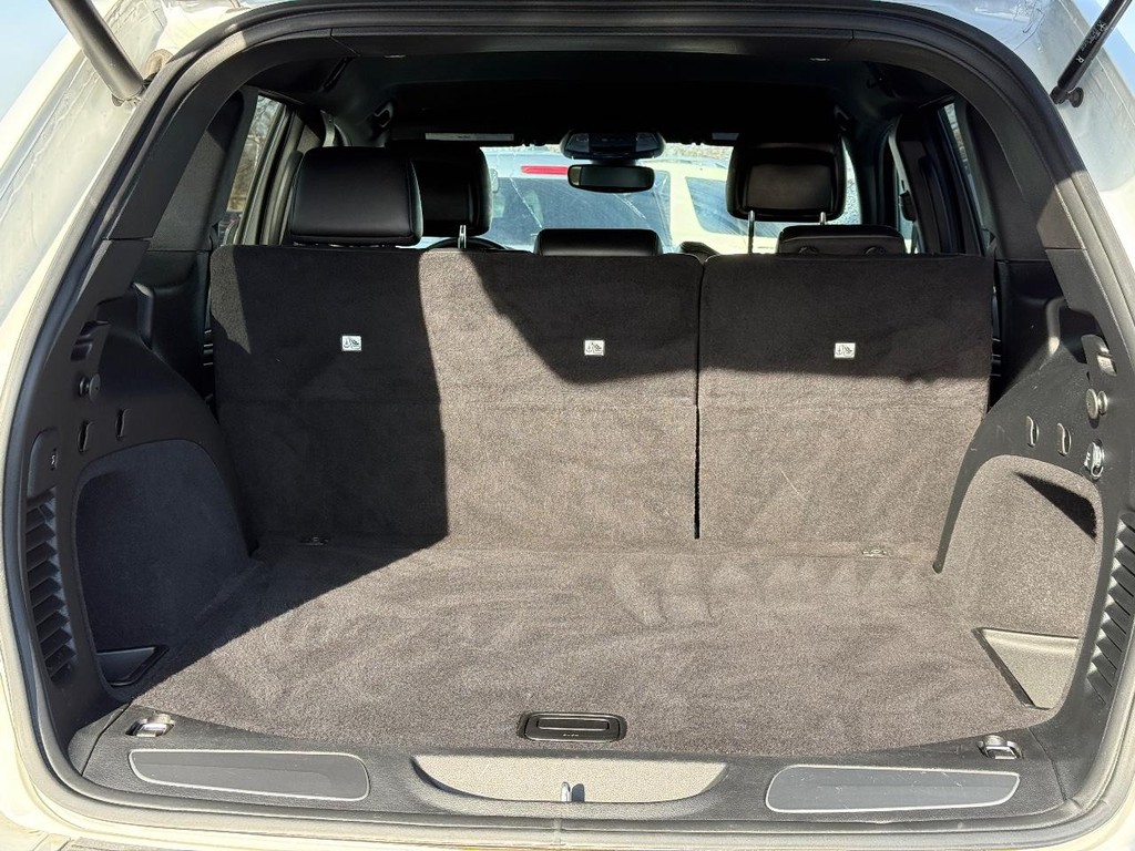 Jeep Grand Cherokee Vehicle Full-screen Gallery Image 05