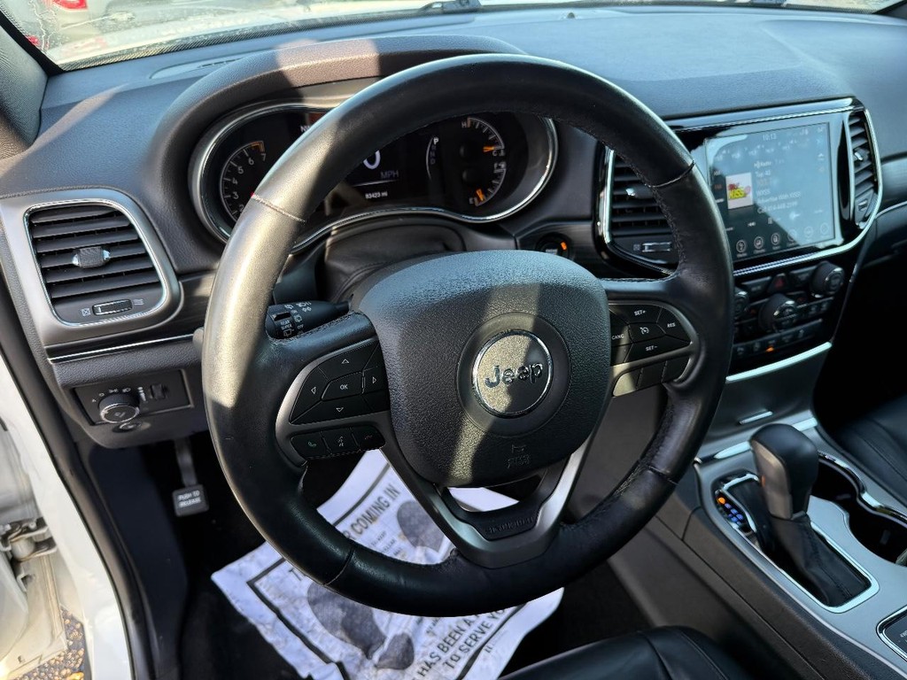 Jeep Grand Cherokee Vehicle Full-screen Gallery Image 13