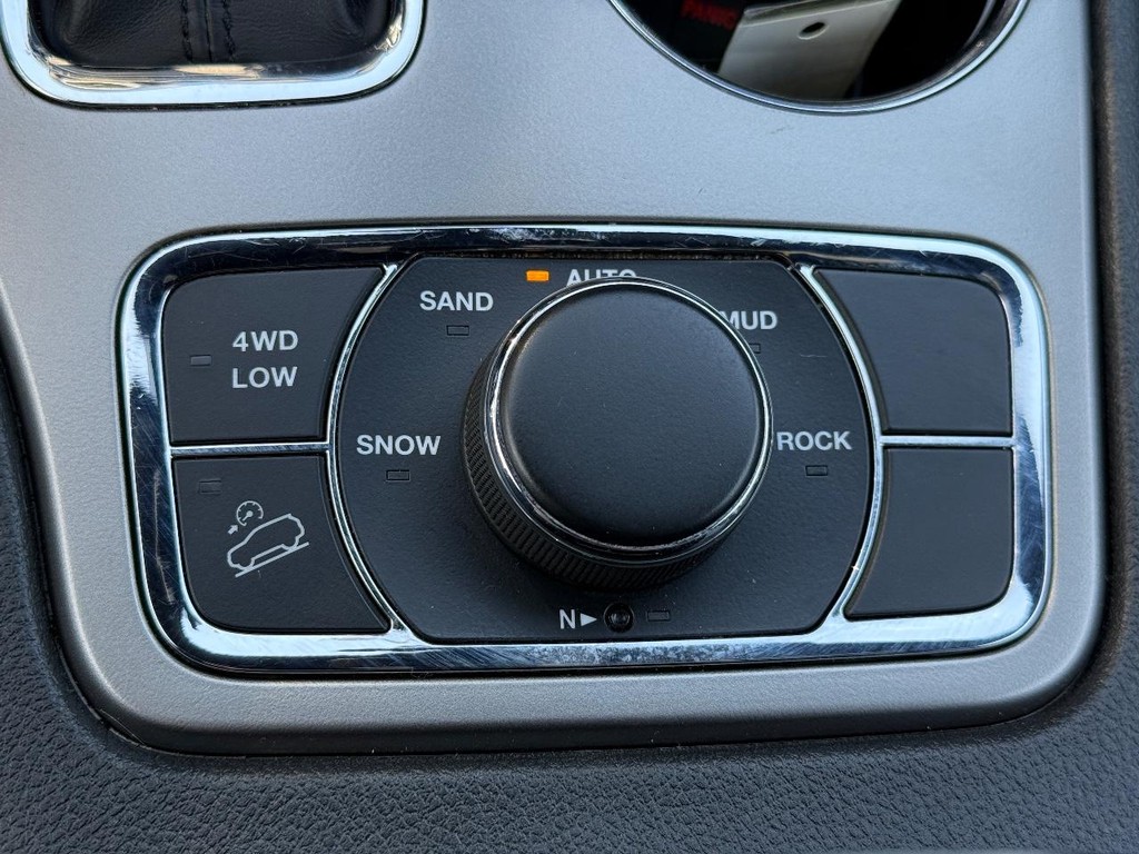 Jeep Grand Cherokee Vehicle Full-screen Gallery Image 18