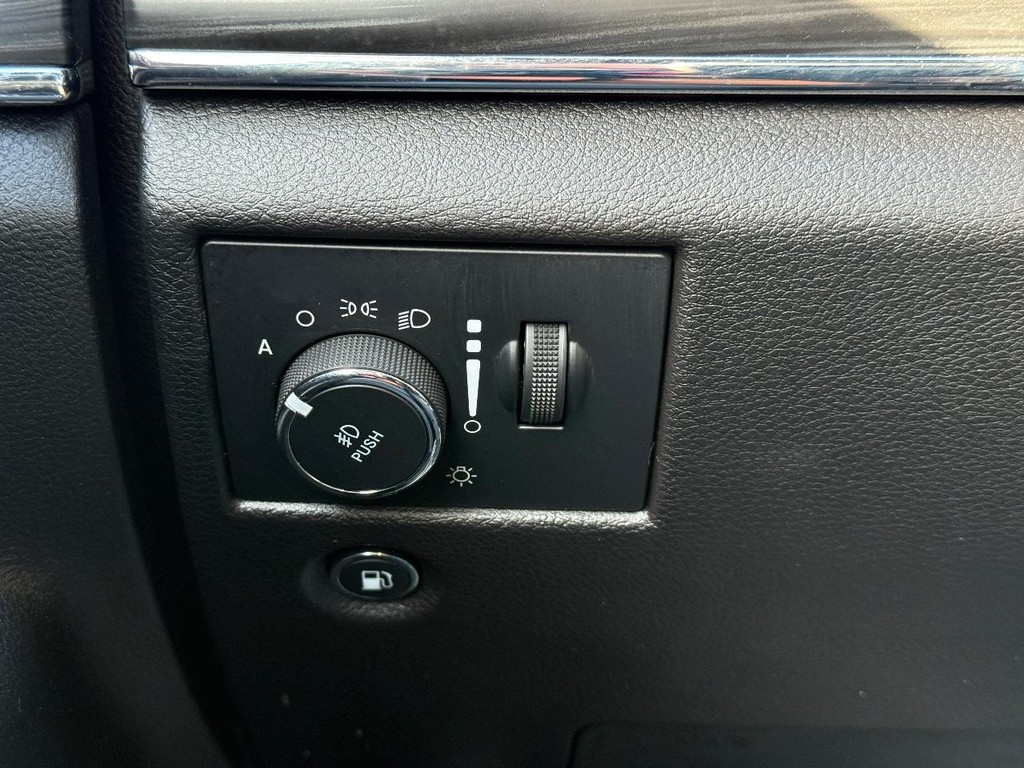 Jeep Grand Cherokee Vehicle Full-screen Gallery Image 19