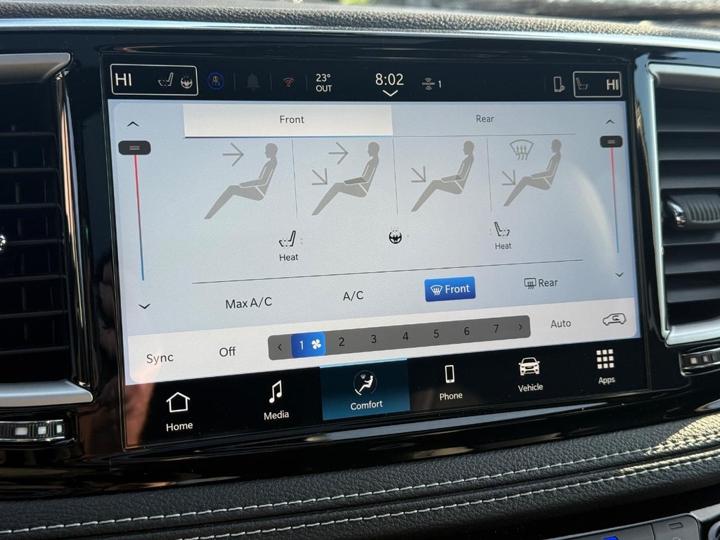 Chrysler Pacifica Vehicle Full-screen Gallery Image 16