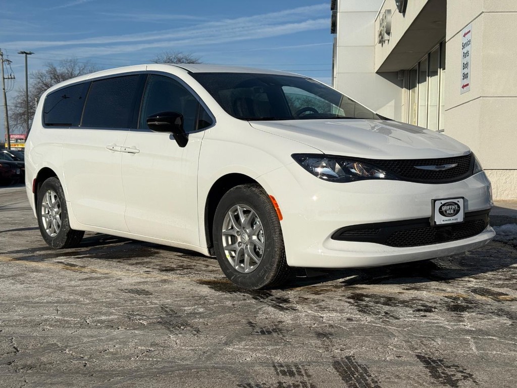 Chrysler Voyager Vehicle Full-screen Gallery Image 02