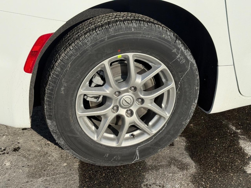 Chrysler Voyager Vehicle Full-screen Gallery Image 05