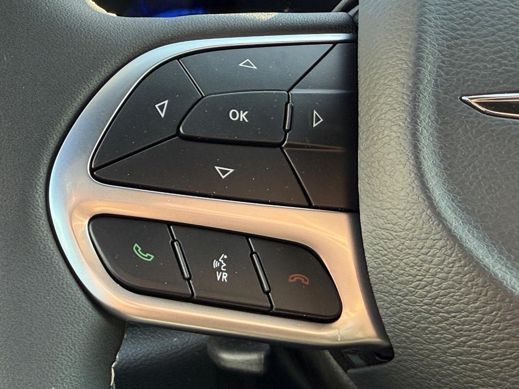 Chrysler Voyager Vehicle Full-screen Gallery Image 10