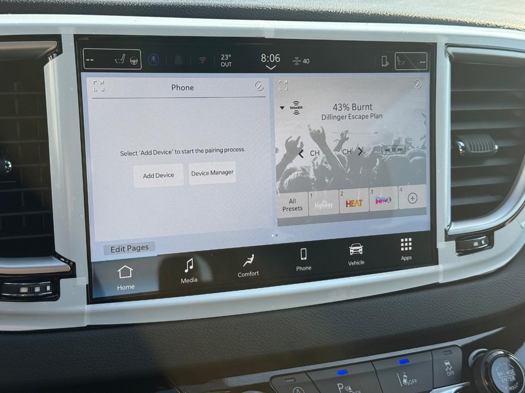 Chrysler Voyager Vehicle Full-screen Gallery Image 13