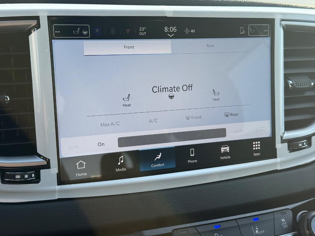 Chrysler Voyager Vehicle Full-screen Gallery Image 14