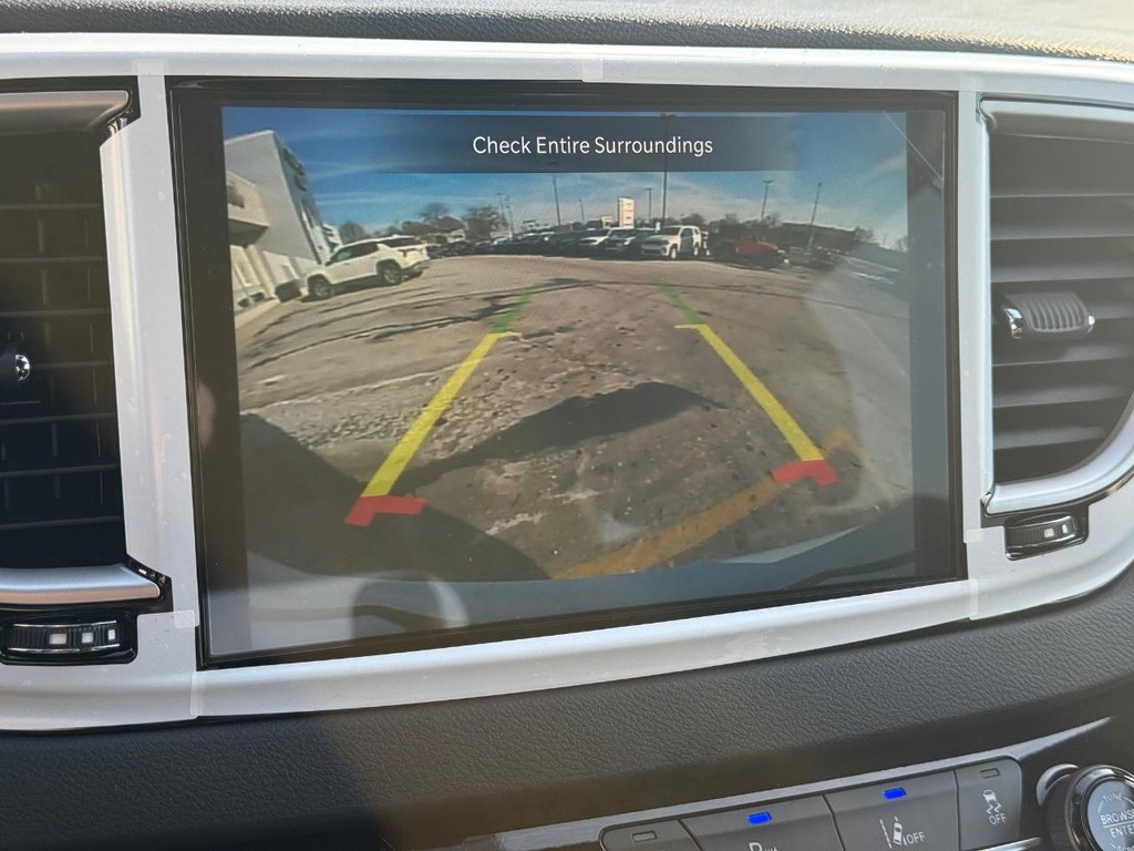 Chrysler Voyager Vehicle Full-screen Gallery Image 15