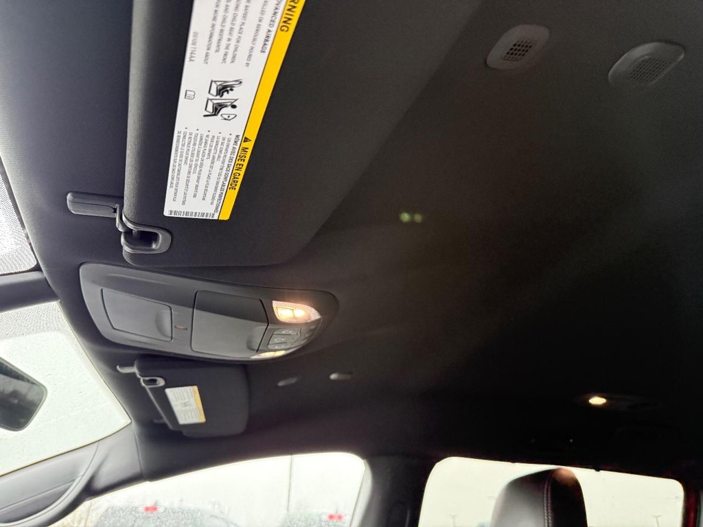 Chrysler Voyager Vehicle Full-screen Gallery Image 15