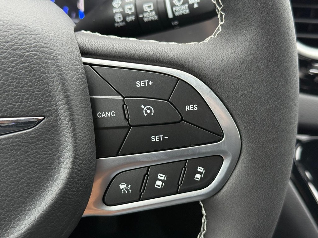 Chrysler Voyager Vehicle Full-screen Gallery Image 17