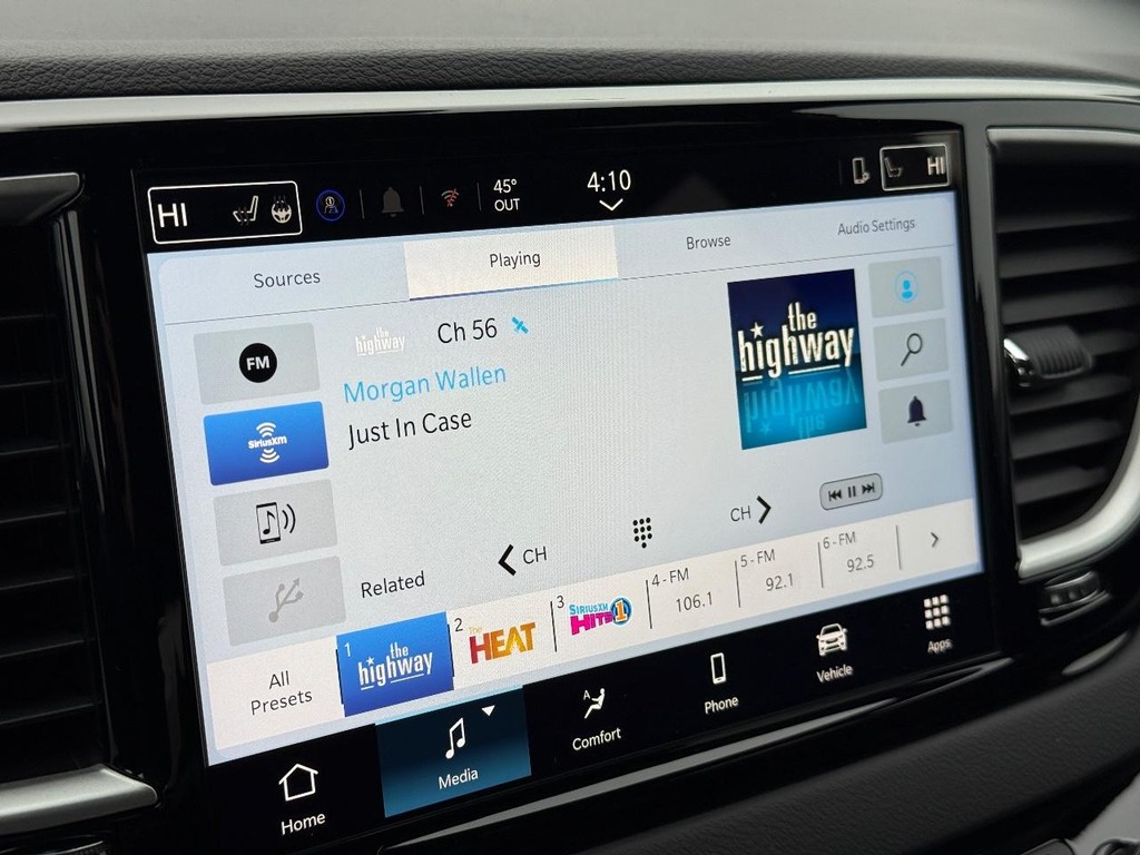 Chrysler Voyager Vehicle Full-screen Gallery Image 19