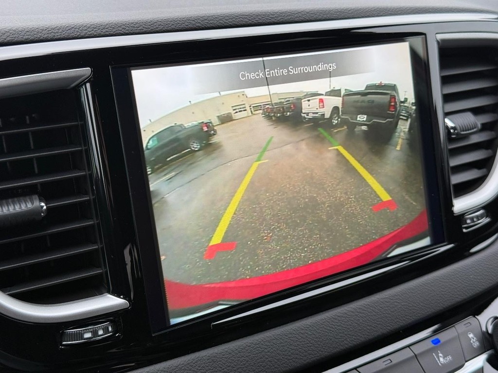 Chrysler Voyager Vehicle Full-screen Gallery Image 20