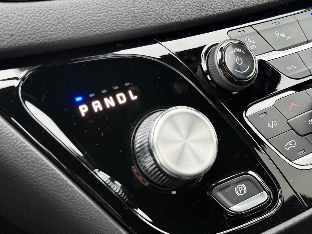 Chrysler Voyager Vehicle Full-screen Gallery Image 22