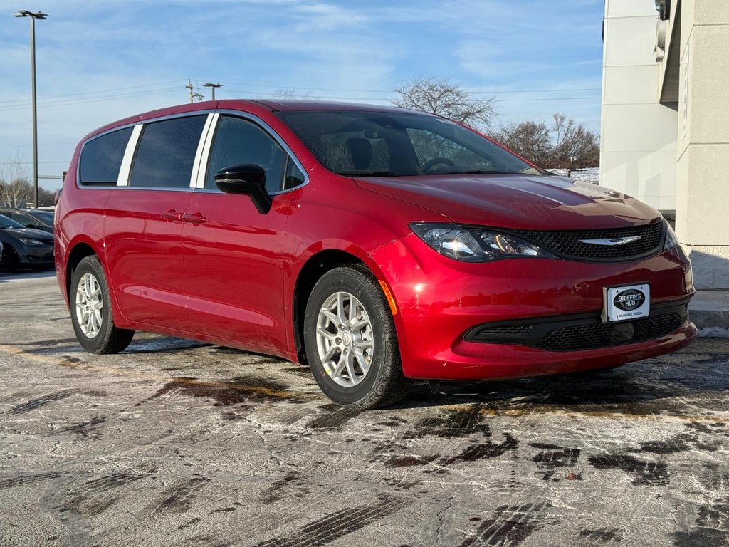 Chrysler Voyager Vehicle Full-screen Gallery Image 02