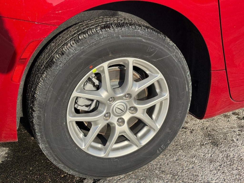 Chrysler Voyager Vehicle Full-screen Gallery Image 05