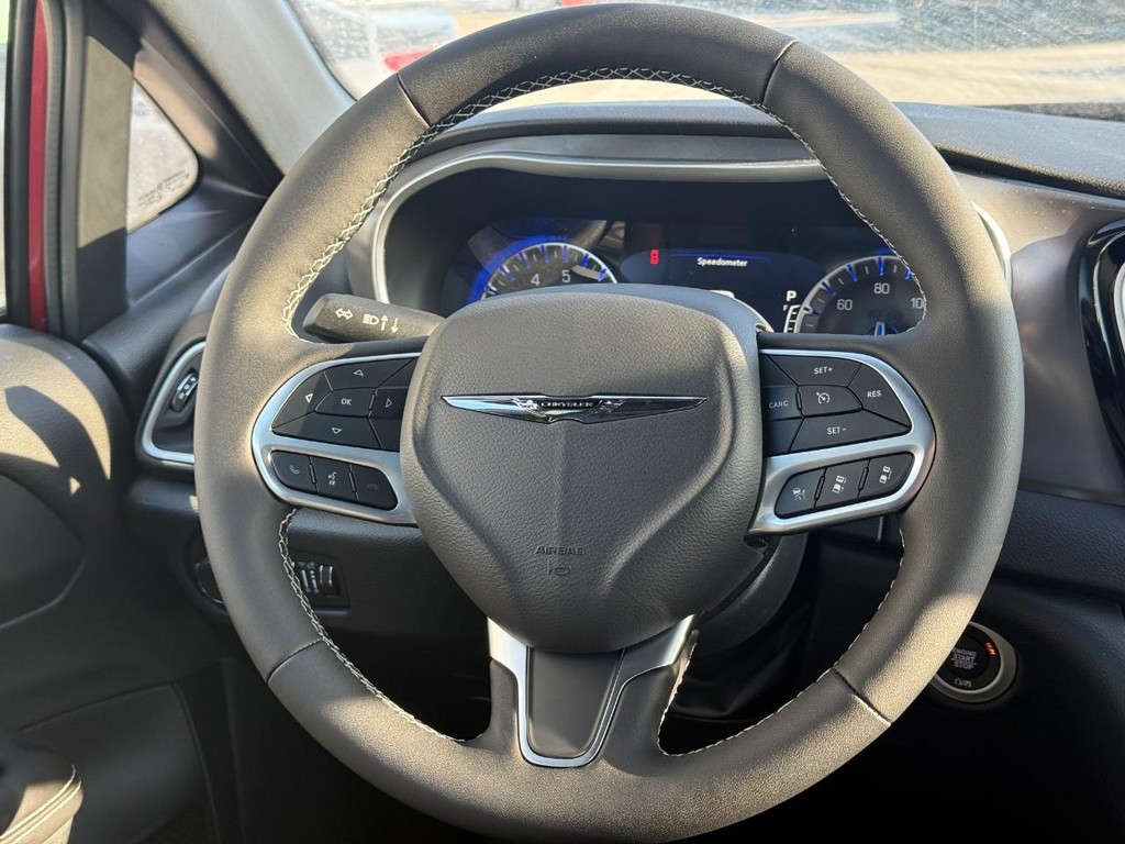 Chrysler Voyager Vehicle Full-screen Gallery Image 09