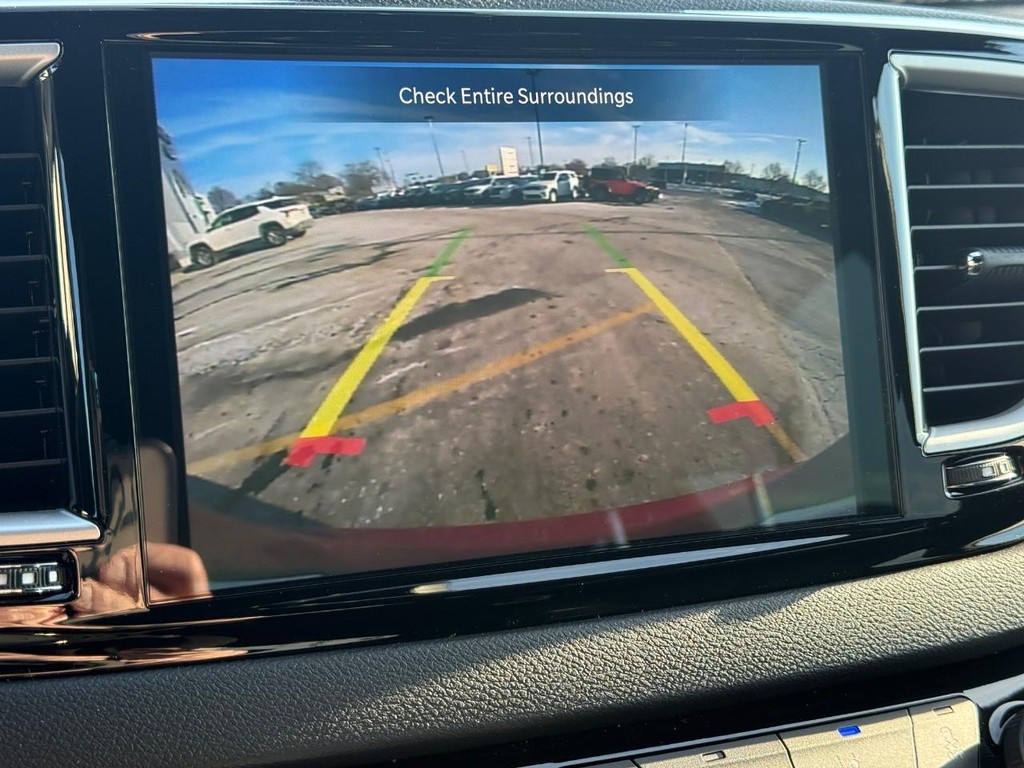 Chrysler Voyager Vehicle Full-screen Gallery Image 15