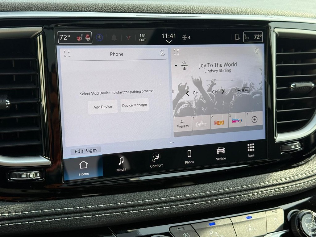 Chrysler Pacifica Vehicle Full-screen Gallery Image 14